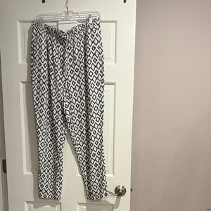 Tahari Black and White Patterned Pants